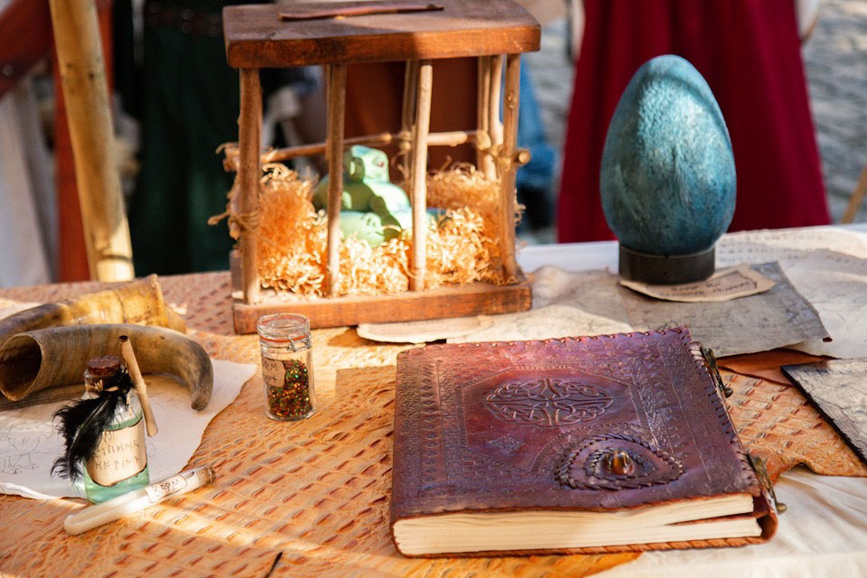 Les expériences du dragonologue - Troupe médiévale-fantastique "Les Arpenteurs de Guldrasyl" de la compagnie Rêves Temporels